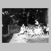 080-0101 Kindergaertnerin Gerda Hoppe bei der Arbeit.JPG